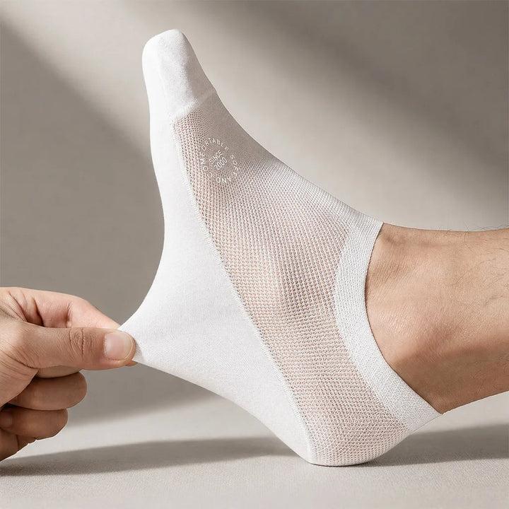 Men's breathable no-show socks with reinforced toe cap